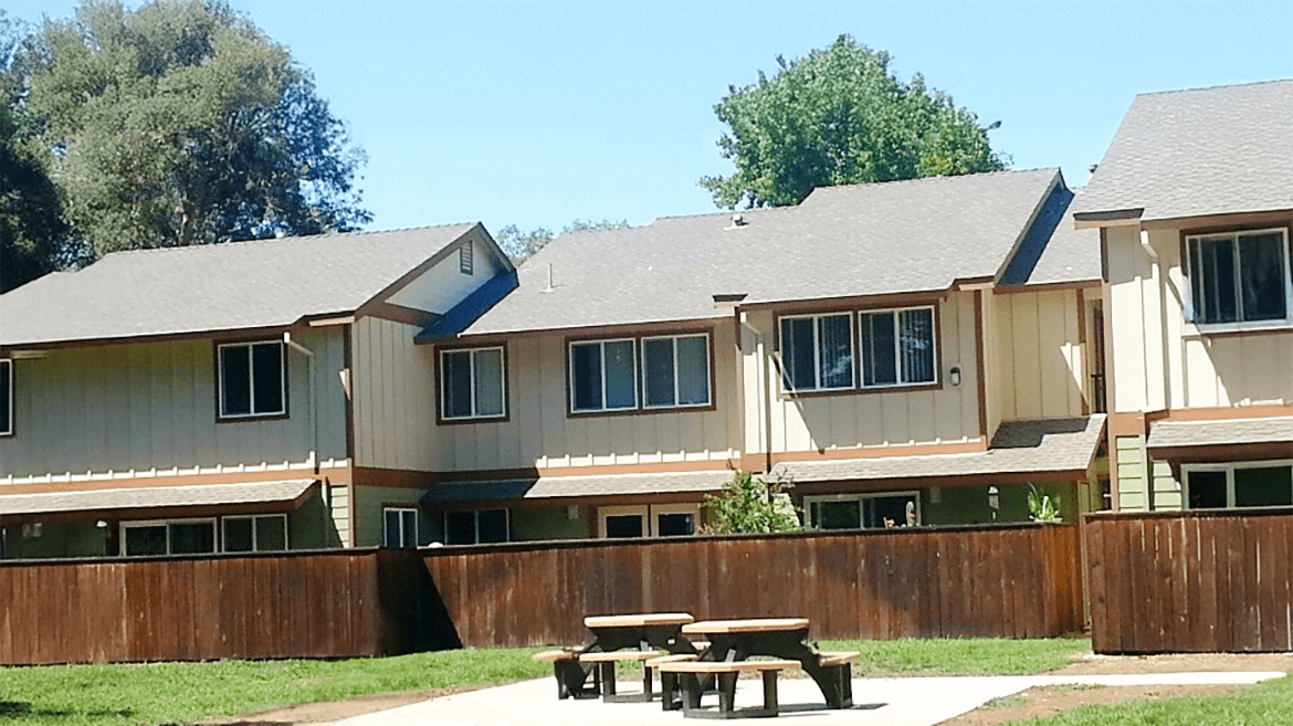 Twin Oaks Apartments